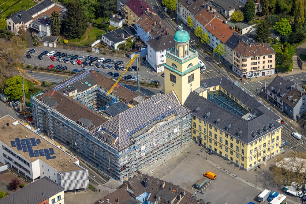 Witten von oben - Gebäude der Stadtverwaltung - Rathaus am Marktplatz in Witten im Bundesland Nordrhein-Westfalen