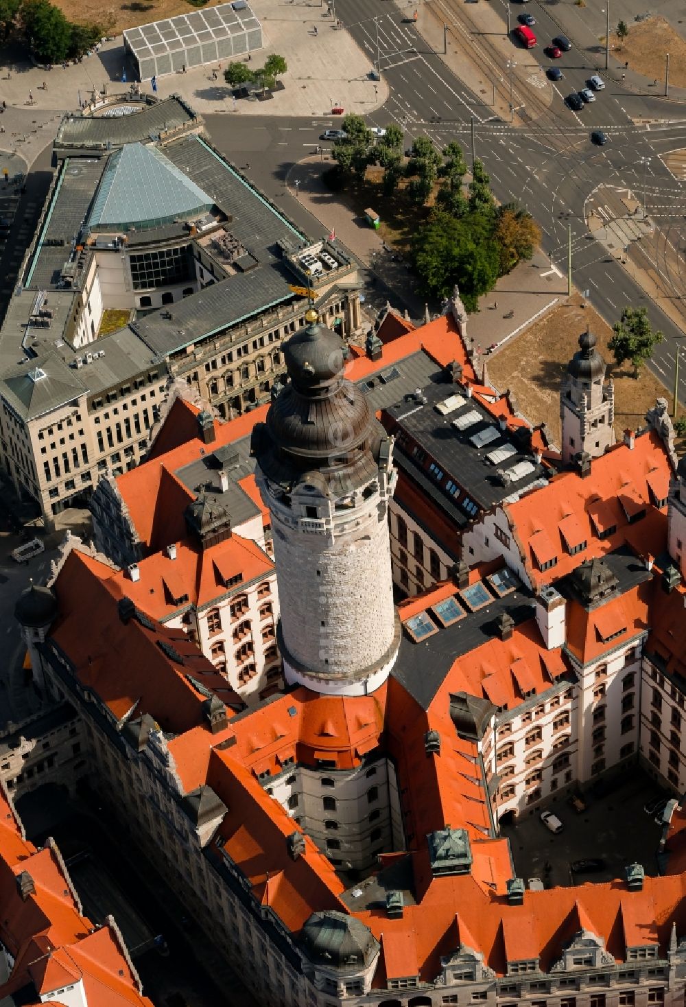 Luftaufnahme Leipzig - Gebäude der Stadtverwaltung - Rathaus am Martin-Luther-Ring in Leipzig im Bundesland Sachsen