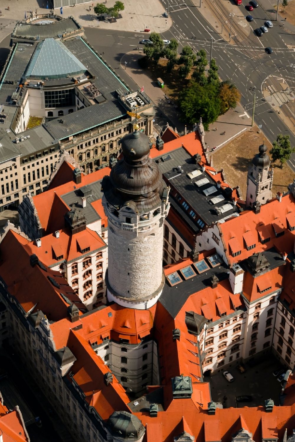 Leipzig von oben - Gebäude der Stadtverwaltung - Rathaus am Martin-Luther-Ring in Leipzig im Bundesland Sachsen