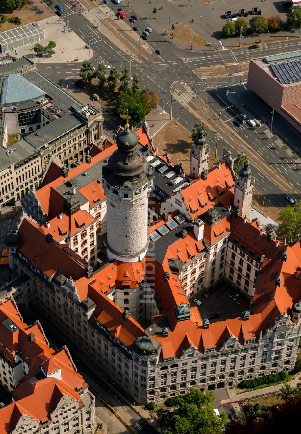 Leipzig aus der Vogelperspektive: Gebäude der Stadtverwaltung - Rathaus am Martin-Luther-Ring in Leipzig im Bundesland Sachsen