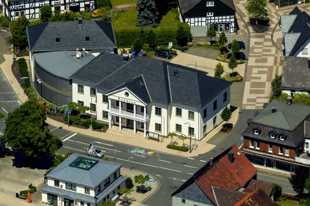Medebach von oben - Gebäude der Stadtverwaltung - Rathaus in Medebach im Bundesland Nordrhein-Westfalen