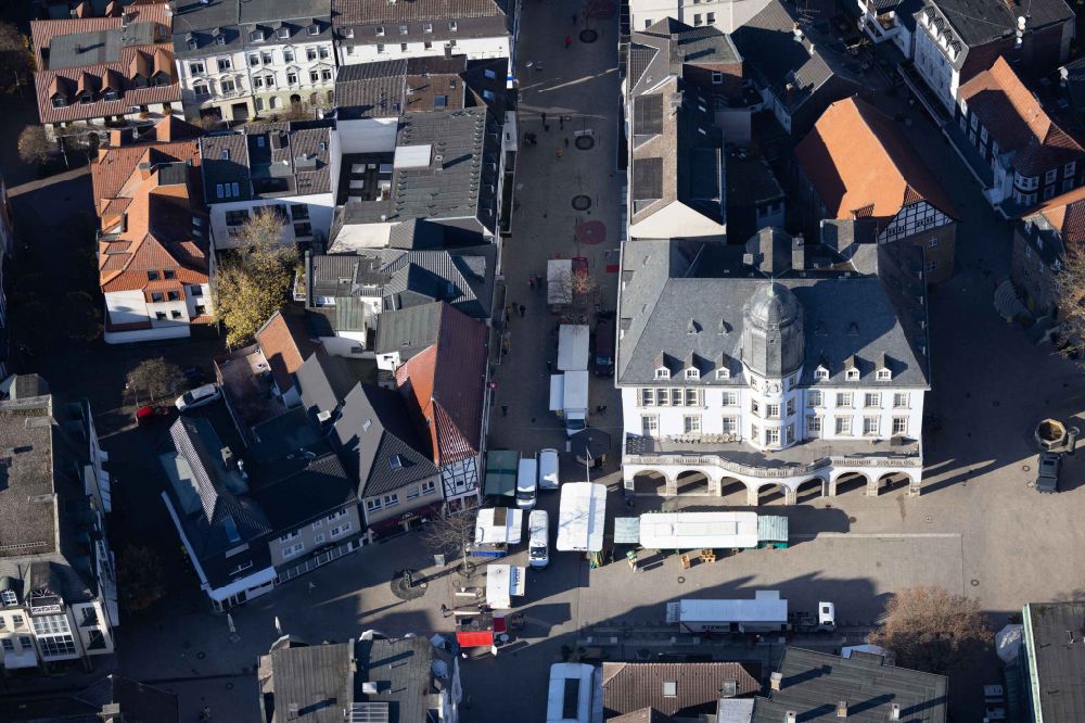 Menden (Sauerland) von oben - Gebäude der Stadtverwaltung - Rathaus in Menden (Sauerland) im Bundesland Nordrhein-Westfalen