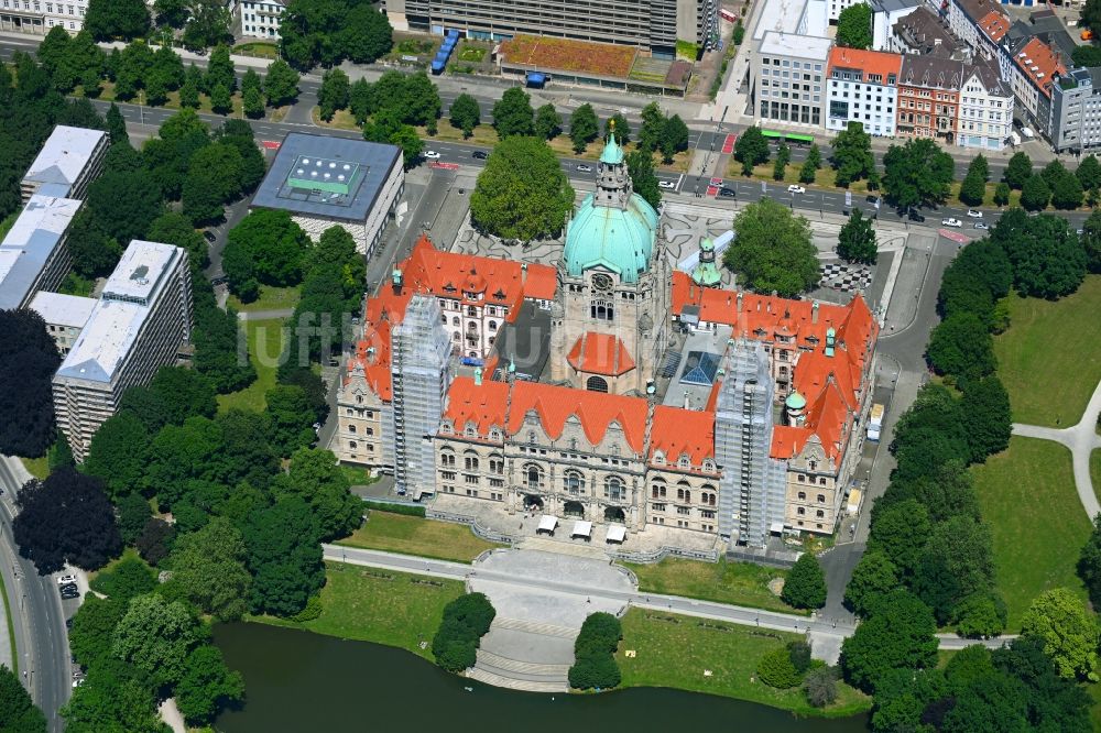Luftbild Hannover - Gebäude der Stadtverwaltung - Rathaus Neues Rathaus am Trammplatz in der Innenstadt von Hannover im Bundesland Niedersachsen