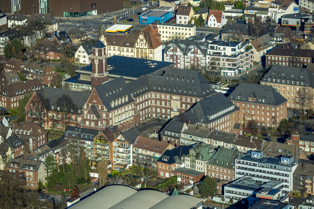 Luftaufnahme Bottrop - Gebäude der Stadtverwaltung - Rathaus im Ortsteil Stadtmitte in Bottrop im Bundesland Nordrhein-Westfalen, Deutschland