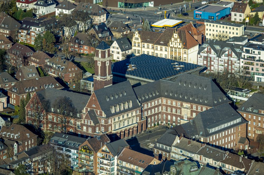 Bottrop von oben - Gebäude der Stadtverwaltung - Rathaus im Ortsteil Stadtmitte in Bottrop im Bundesland Nordrhein-Westfalen, Deutschland