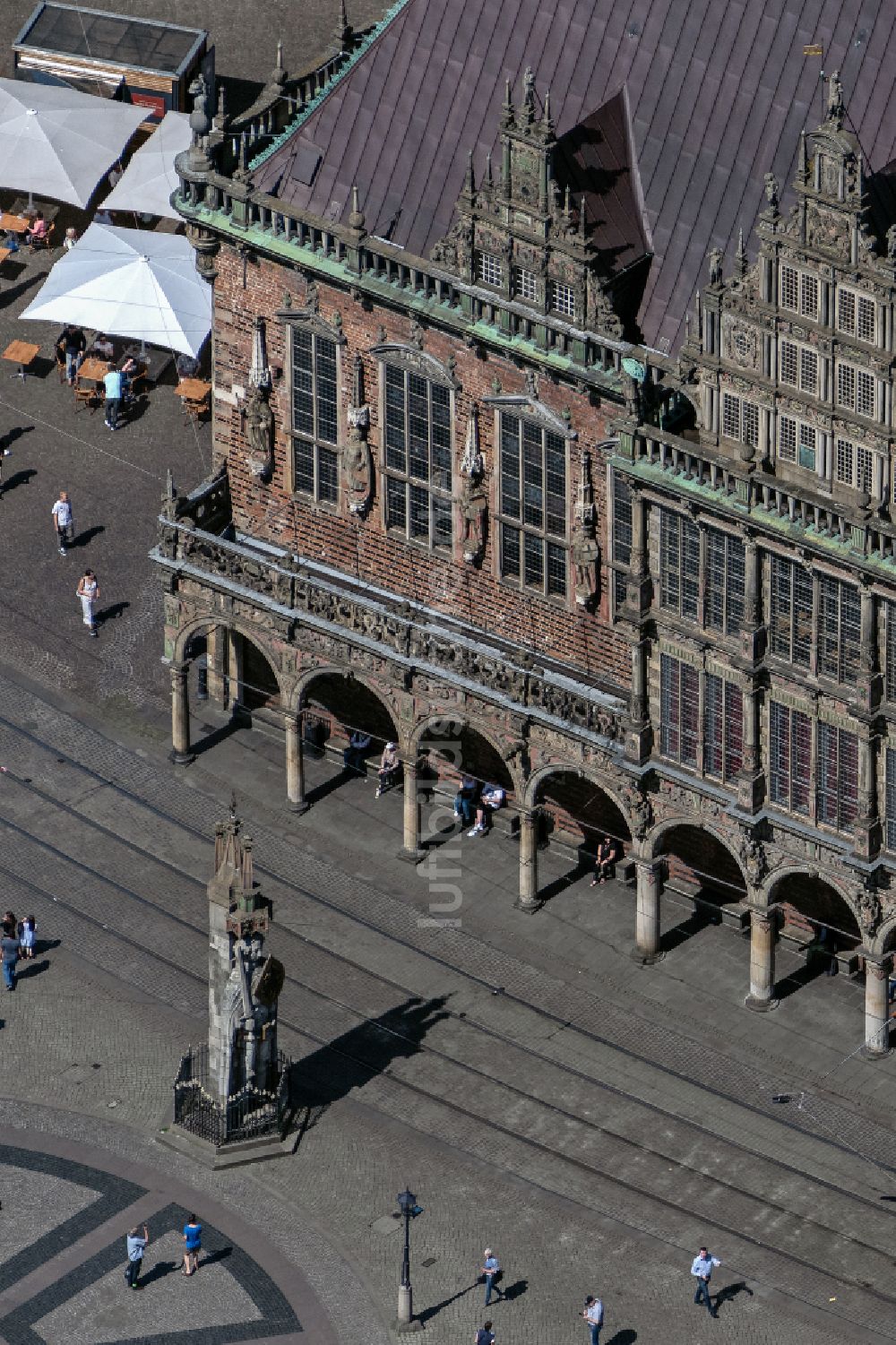 Luftbild Bremen - Gebäude der Stadtverwaltung - Rathaus am Platz Domshof in der Altstadt von Bremen