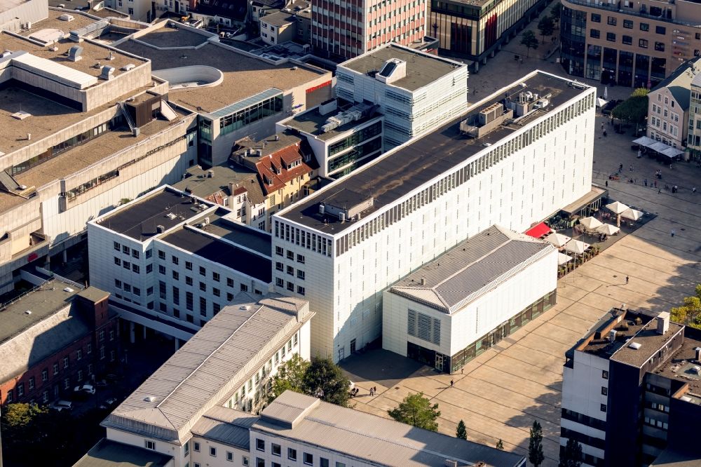 Lüdenscheid von oben - Gebäude der Stadtverwaltung - Rathaus am Rathausplatz in Lüdenscheid im Bundesland Nordrhein-Westfalen, Deutschland