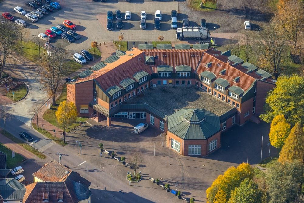 Luftaufnahme Schermbeck - Gebäude der Stadtverwaltung - Rathaus in Schermbeck im Bundesland Nordrhein-Westfalen, Deutschland