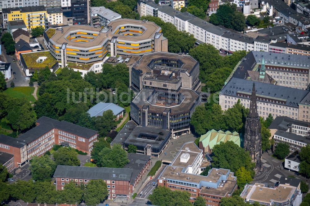 Bochum von oben - Gebäude der Stadtverwaltung - Rathaus, der Stadtbücherei und das Technische Rathaus in Bochum im Bundesland Nordrhein-Westfalen