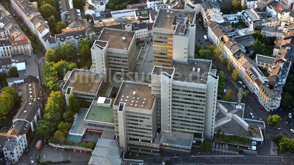 Luftbild Bonn - Gebäude der Stadtverwaltung - Rathaus Stadthaus im Ortsteil Nordstadt in Bonn im Bundesland Nordrhein-Westfalen, Deutschland
