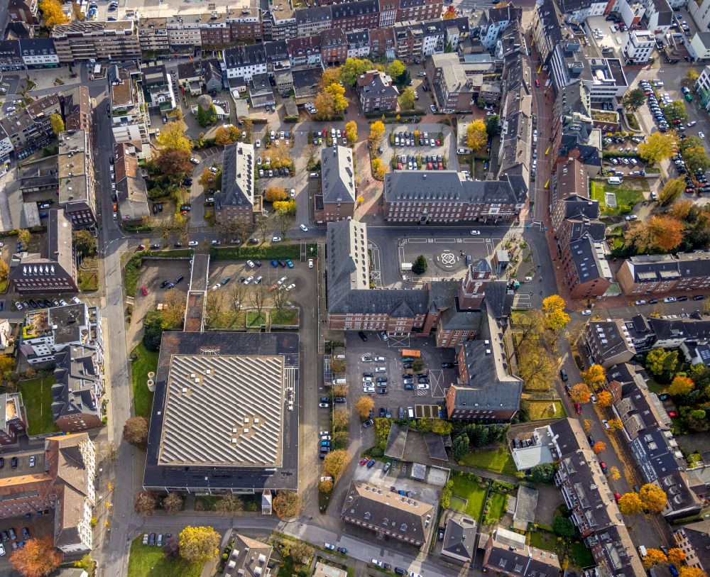 Luftbild Bottrop - Gebäude der Stadtverwaltung - Rathaus und Veranstaltungshalle Saalbau in Bottrop im Bundesland Nordrhein-Westfalen, Deutschland