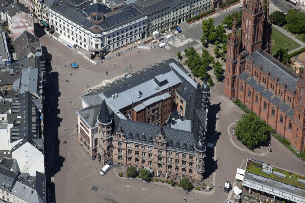 Wiesbaden aus der Vogelperspektive: Gebäude der Stadtverwaltung - Rathaus in Wiesbaden im Bundesland Hessen, Deutschland