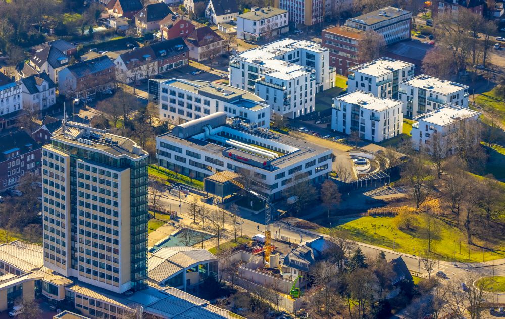 Lünen aus der Vogelperspektive: Gebäude der Stadtverwaltung - Rathaus am Willy-Brandt-Platz in Lünen im Bundesland Nordrhein-Westfalen, Deutschland