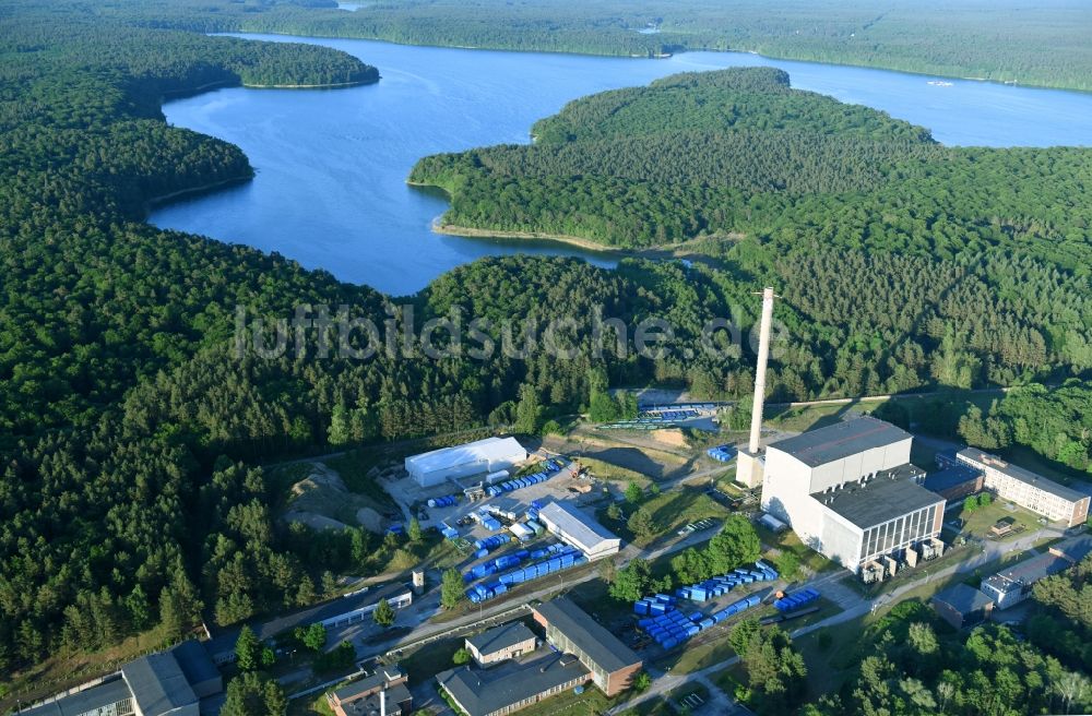 Luftbild Rheinsberg - Gebäude der stillgelegten Reaktorblöcke und Anlagen des AKW - KKW Kernkraftwerk in Rheinsberg im Bundesland Brandenburg, Deutschland