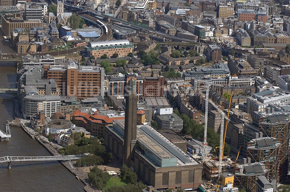 London aus der Vogelperspektive: Gebäude des Tate Modern im Stadtbezirk Westminster in London in Großbritanien