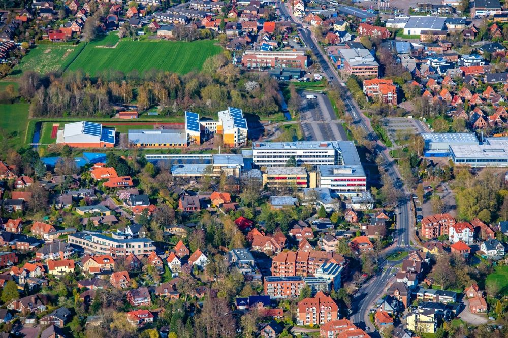Luftbild Stade - Gebäudekomplex der Berufsschule BBS I und BBS II im Ortsteil Hohenwedel in Stade im Bundesland Niedersachsen, Deutschland
