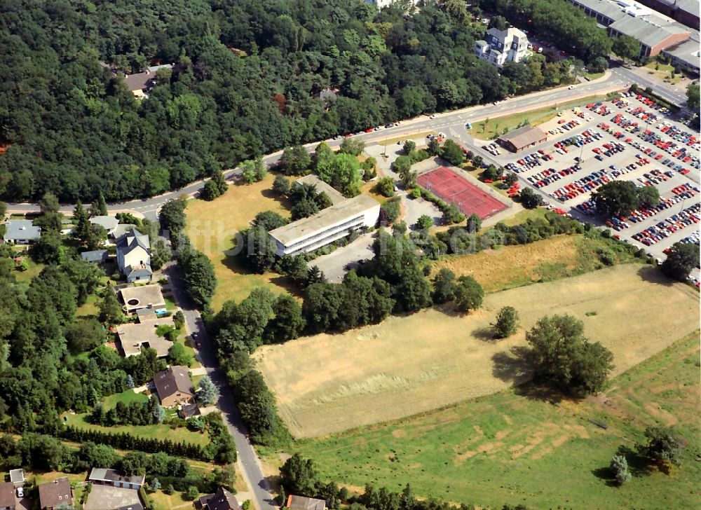 Luftaufnahme Kamp-Lintfort - Gebäudekomplex der Berufsschule Bergberufsschule am Bendsteg in Kamp-Lintfort im Bundesland Nordrhein-Westfalen, Deutschland