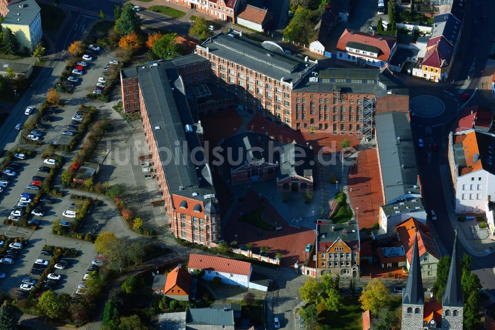 Luftbild Burg - Gebäudekomplex der Berufsschule “Conrad Tack” in Burg im Bundesland Sachsen-Anhalt