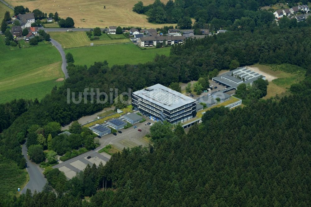 Luftaufnahme Halver - Gebäudekomplex der Berufsschule Eugen-Schmalenbach-Berufskolleg in Halver im Bundesland Nordrhein-Westfalen, Deutschland