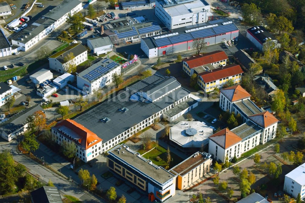 Luftaufnahme Dresden - Gebäudekomplex der Berufsschule njumii in Dresden im Bundesland Sachsen, Deutschland