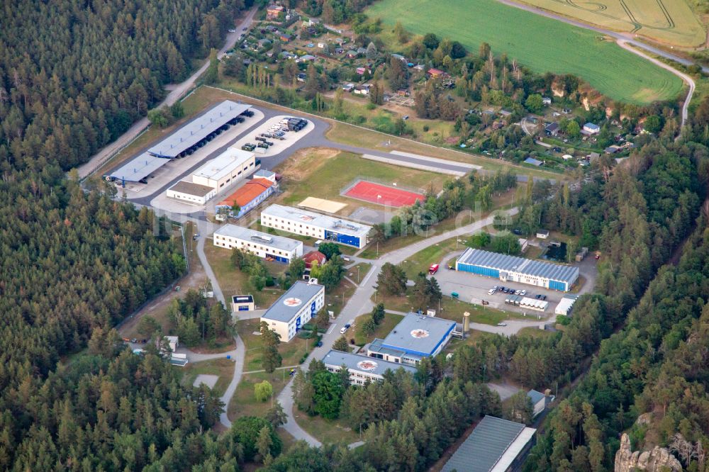 Luftaufnahme Blankenburg (Harz) - Gebäudekomplex der Bundeswehr- Militär- Kaserne Feldwebel-Anton-Schmid-Kaserne in Blankenburg (Harz) im Bundesland Sachsen-Anhalt, Deutschland