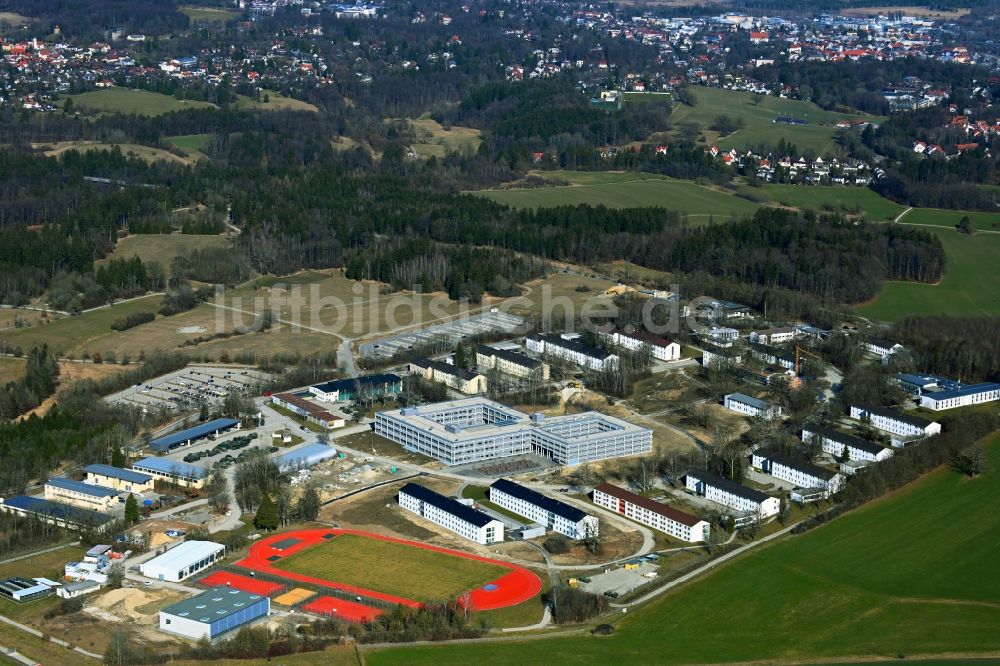 Maising aus der Vogelperspektive: Gebäudekomplex der Bundeswehr- Militär- Kaserne General-Fellgiebel-Kaserne in Maising im Bundesland Bayern, Deutschland