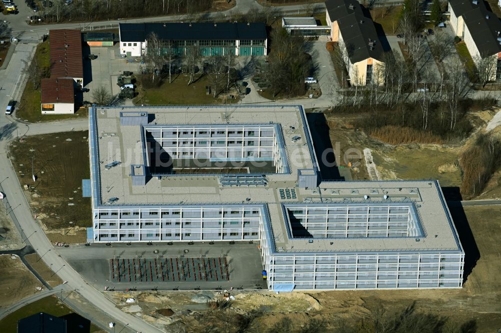Luftaufnahme Maising - Gebäudekomplex der Bundeswehr- Militär- Kaserne General-Fellgiebel-Kaserne in Maising im Bundesland Bayern, Deutschland