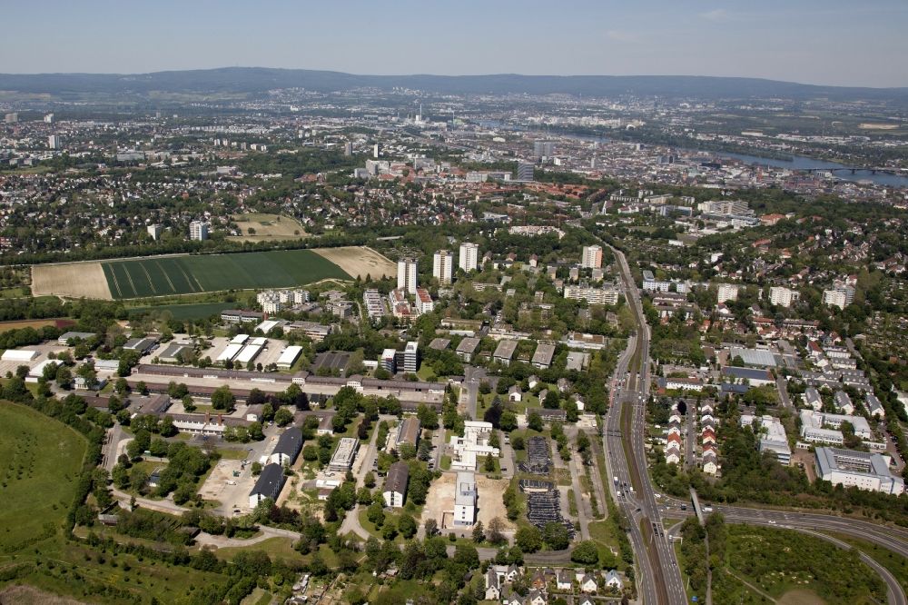 Luftbild Mainz - Gebäudekomplex der Bundeswehr- Militär- Kaserne Kurmainz-Kaserne in Mainz im Bundesland Rheinland-Pfalz, Deutschland