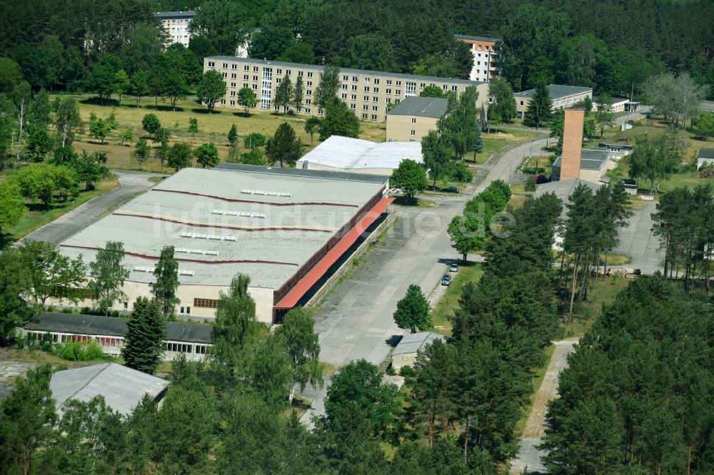 Damsdorf aus der Vogelperspektive: Gebäudekomplex der ehemaligen Bundeswehr- Militär- Kaserne in Damsdorf im Bundesland Brandenburg, Deutschland