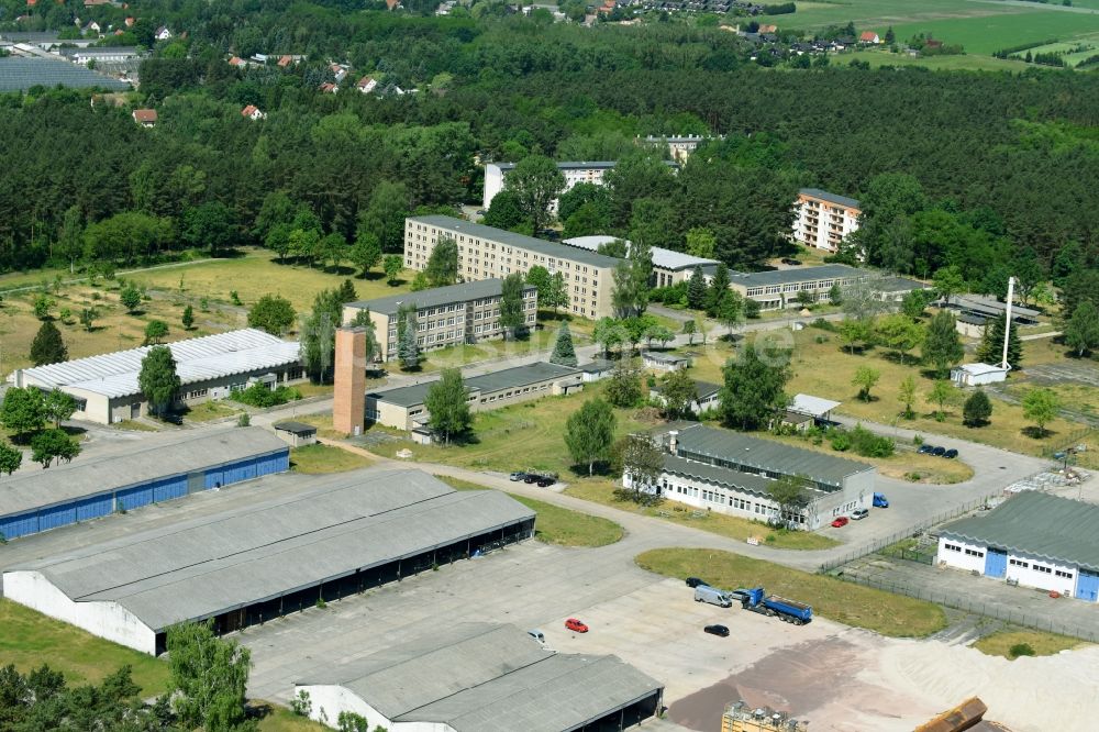 Damsdorf von oben - Gebäudekomplex der ehemaligen Bundeswehr- Militär- Kaserne in Damsdorf im Bundesland Brandenburg, Deutschland