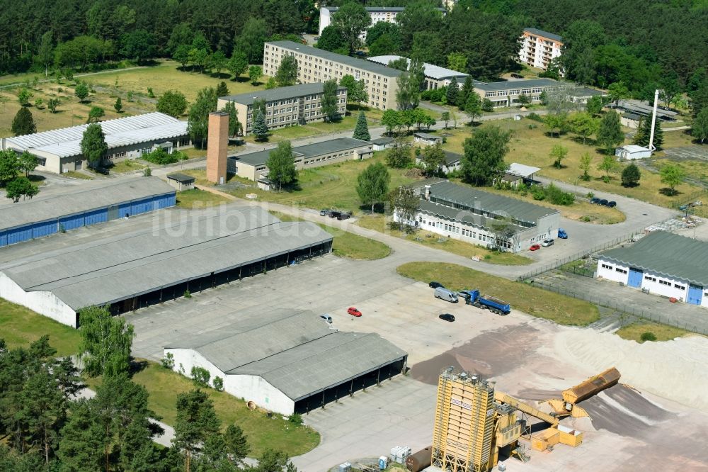 Damsdorf aus der Vogelperspektive: Gebäudekomplex der ehemaligen Bundeswehr- Militär- Kaserne in Damsdorf im Bundesland Brandenburg, Deutschland