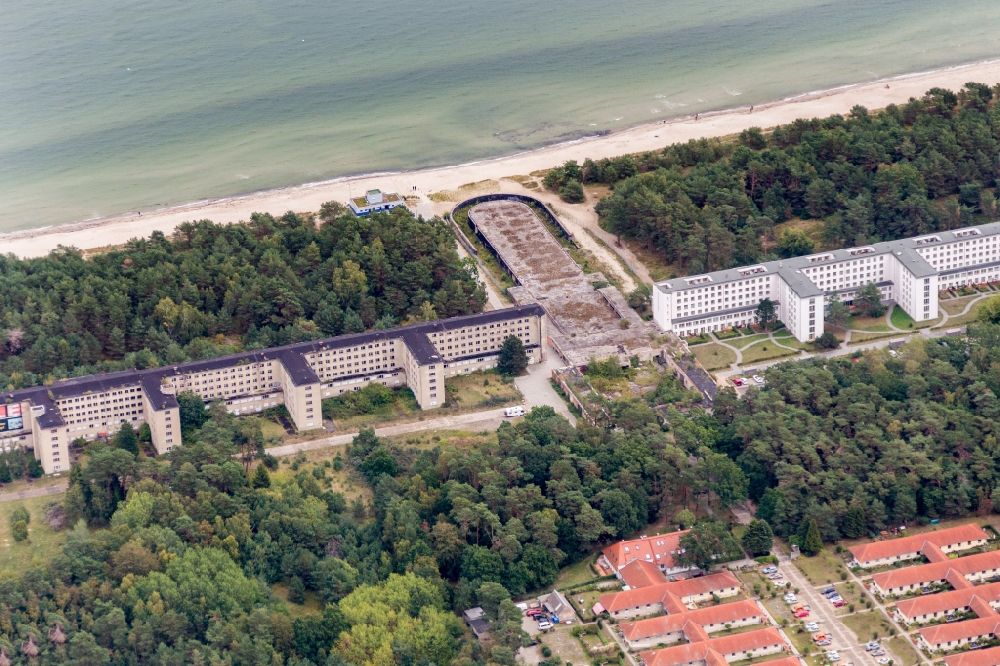 Prora von oben - Gebäudekomplex der ehemaligen KdF Anlage Koloss von Prora im Bundesland Mecklenburg-Vorpommern