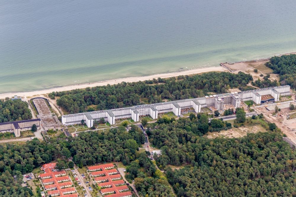 Prora aus der Vogelperspektive: Gebäudekomplex der ehemaligen KdF Anlage Koloss von Prora im Bundesland Mecklenburg-Vorpommern
