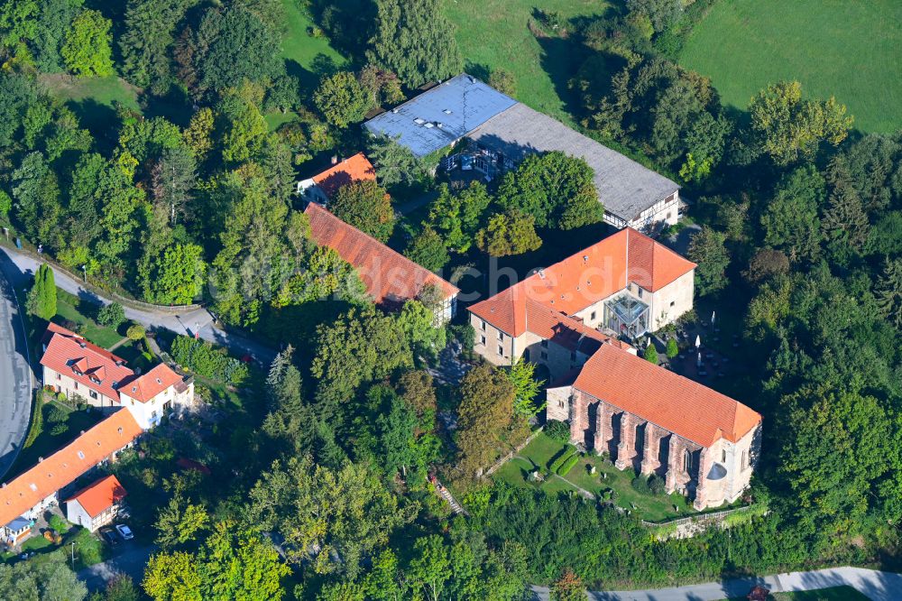 Luftaufnahme Brunshausen - Gebäudekomplex des ehemaligen Kloster Brunshausen in Brunshausen im Bundesland Niedersachsen, Deutschland
