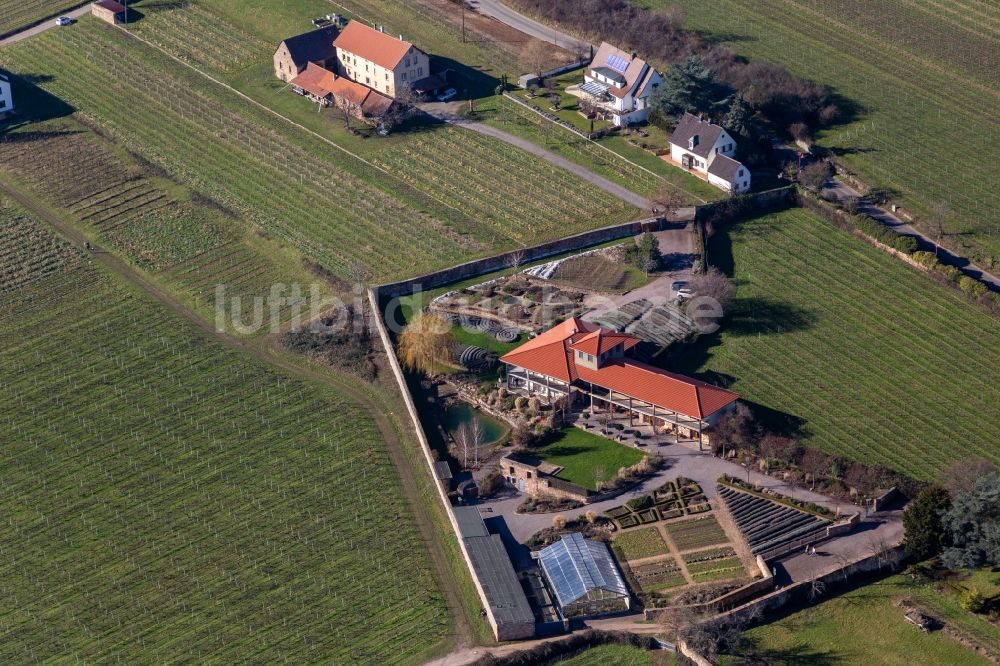 Luftbild Edenkoben - Gebäudekomplex des ehemaligen Klosters und heutigen Gärtnerei in Edenkoben im Bundesland Rheinland-Pfalz, Deutschland