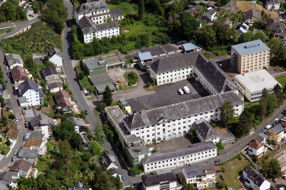 Luftaufnahme Bad Ems - Gebäudekomplex der ehemaligen Militär- Kaserne in Bad Ems im Bundesland Rheinland-Pfalz, Deutschland