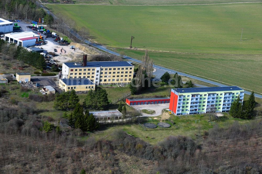 Luftaufnahme Breitenheerda - Gebäudekomplex der ehemaligen Militär- Kaserne Am Kalmberg in Breitenheerda im Bundesland Thüringen, Deutschland