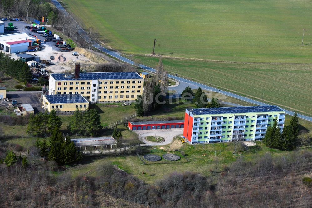 Breitenheerda von oben - Gebäudekomplex der ehemaligen Militär- Kaserne Am Kalmberg in Breitenheerda im Bundesland Thüringen, Deutschland