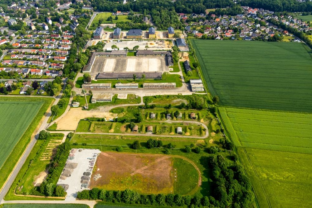 Luftbild Soest - Gebäudekomplex der ehemaligen Militär- Kaserne Kanaal van Wessem Kaserne in Soest im Bundesland Nordrhein-Westfalen, Deutschland