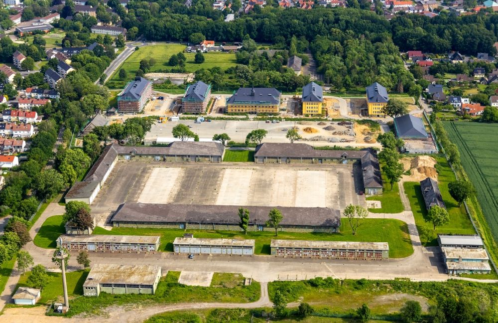 Luftbild Soest - Gebäudekomplex der ehemaligen Militär- Kaserne Kanaal van Wessem Kaserne in Soest im Bundesland Nordrhein-Westfalen, Deutschland