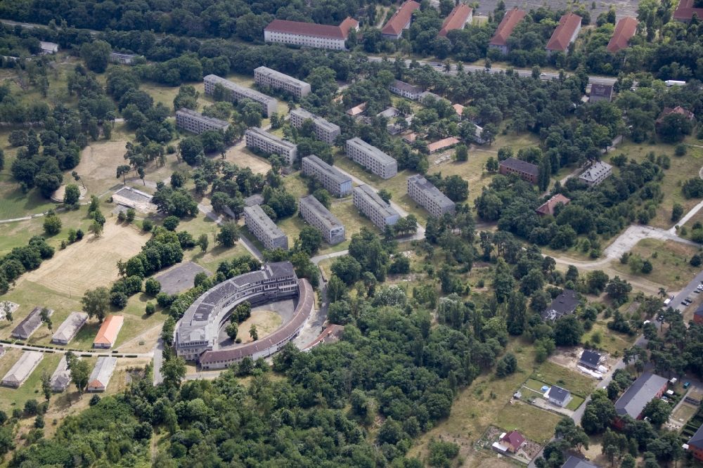 Luftaufnahme Wustermark - Gebäudekomplex der ehemaligen Militär- Kaserne Olympischen Dorf im Ortsteil Elstal in Wustermark im Bundesland Brandenburg, Deutschland