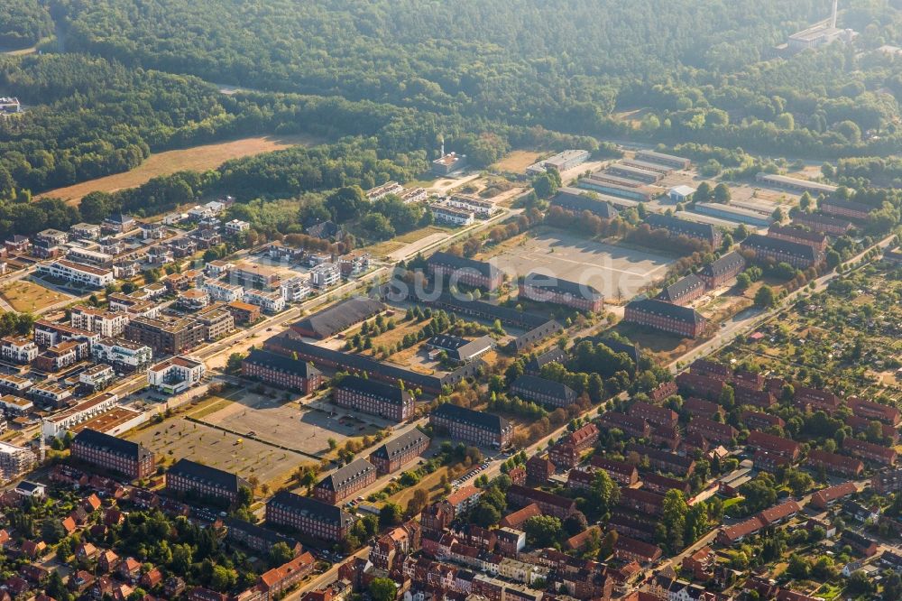 Luftaufnahme Lüneburg - Gebäudekomplex der ehemaligen Militär- Kaserne zwischen Wismarer und Lübecker Straße in Lüneburg im Bundesland Niedersachsen, Deutschland