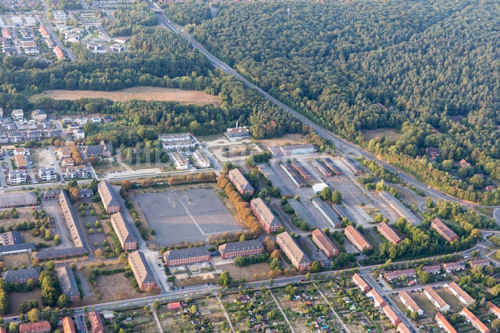 Luftbild Lüneburg - Gebäudekomplex der ehemaligen Militär- Kaserne zwischen Wismarer und Lübecker Straße in Lüneburg im Bundesland Niedersachsen, Deutschland