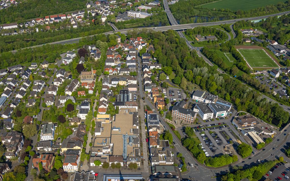 Arnsberg aus der Vogelperspektive: Gebäudekomplex des Einkaufszentrum Marktpassage in Arnsberg im Bundesland Nordrhein-Westfalen, Deutschland