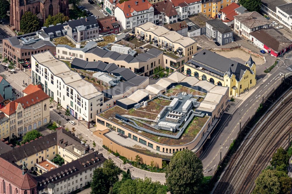Luftaufnahme Offenburg - Gebäudekomplex des Einkaufszentrum Ree-Carre im Ortsteil Bühl in Offenburg im Bundesland Baden-Württemberg, Deutschland