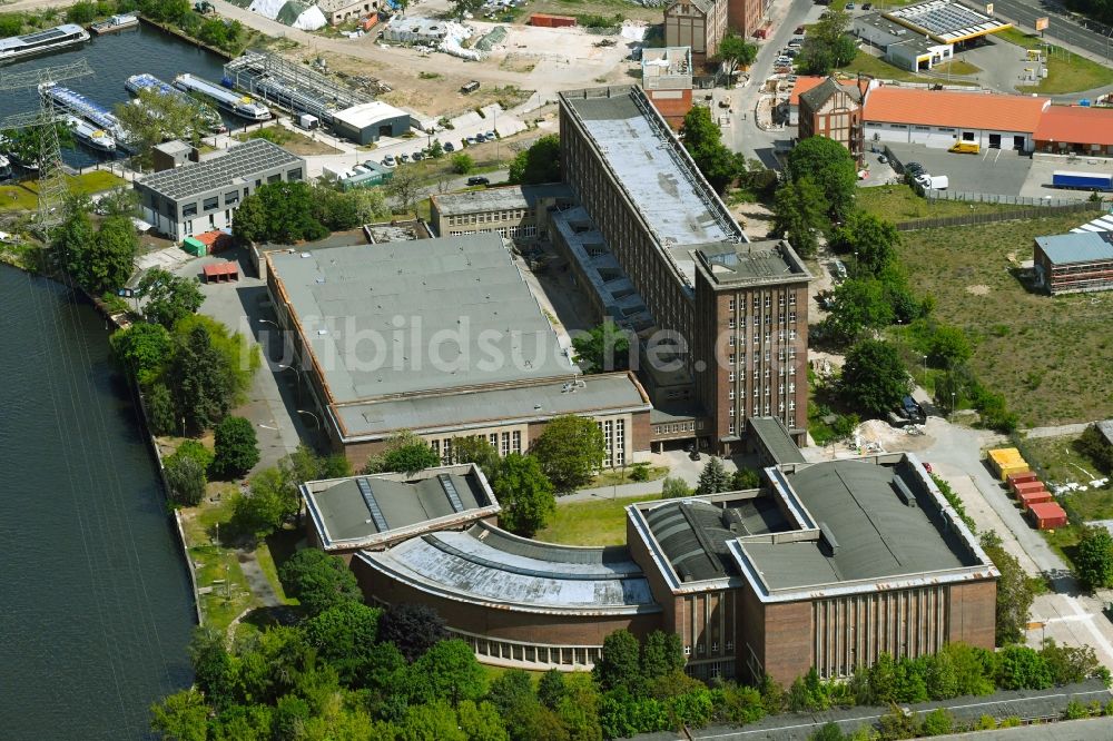 Luftaufnahme Berlin - Gebäudekomplex des Funkhaus Berlin Nalepastrasse im Ortsteil Oberschöneweide in Berlin, Deutschland