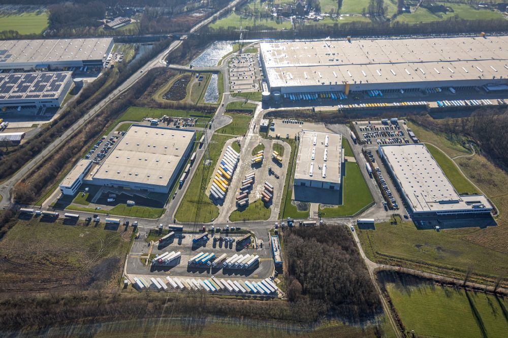 Werne von oben - Gebäudekomplex und Gelände des Logistikzentrums Amazon Logistik in Werne im Bundesland Nordrhein-Westfalen, Deutschland
