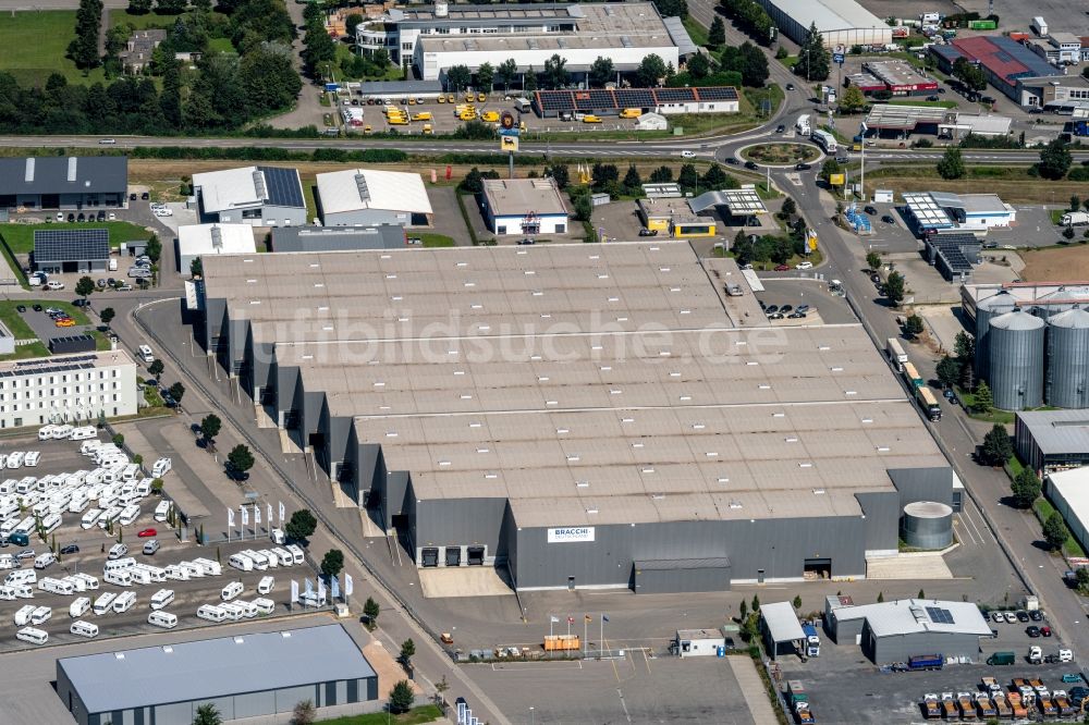 Ettenheim von oben - Gebäudekomplex und Gelände des Logistikzentrums Bracchi Deutschland Transport & Logistik GmbH in Ettenheim im Bundesland Baden-Württemberg, Deutschland
