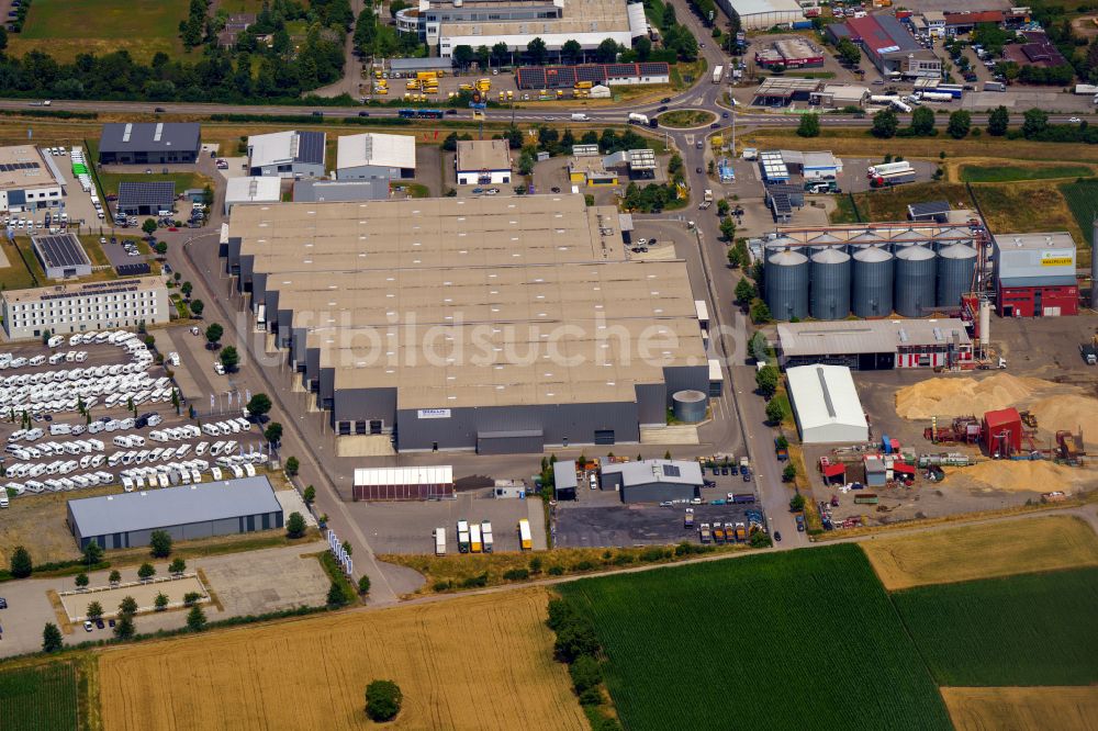 Luftaufnahme Ettenheim - Gebäudekomplex und Gelände des Logistikzentrums Bracchi Deutschland Transport & Logistik GmbH in Ettenheim im Bundesland Baden-Württemberg, Deutschland
