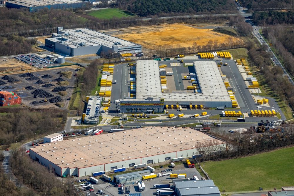 Luftbild Dorsten - Gebäudekomplex und Gelände des Logistikzentrums DHL Frachtzentrum Dorsten an der Lünsingskuhle in Dorsten im Bundesland Nordrhein-Westfalen, Deutschland